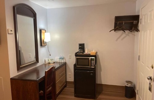 North Tonawanda Hotel | 2 Double Beds Stay for Family Fun! Scottish Inns, Parking, Near Niagara Falls