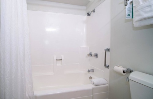 Kahului Hotel | 2 Family-Friendly Accommodations, Outdoor Pool, Near Maui Tropical Plantation!