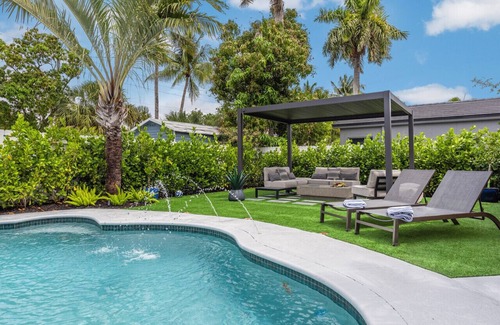 Tarpon River House | 2-Family Retreat: Pool, Gym, Near Beach & Las Olas