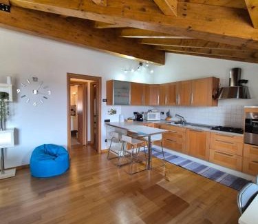 Cadrezzate House | 2' from Lake Monate 5' from Euratom, Wi-Fi