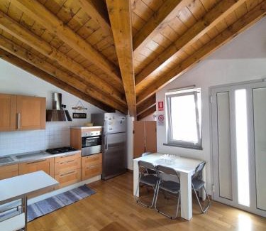 Cadrezzate House | 2' from Lake Monate 5' from Euratom, Wi-Fi