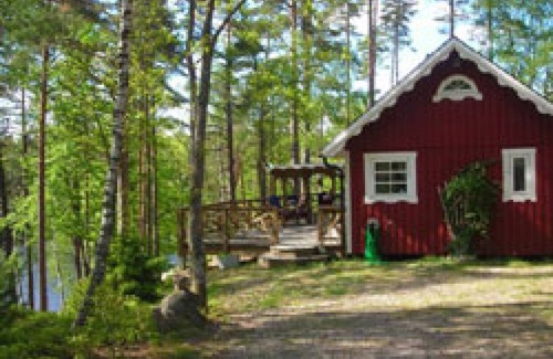 Hassleholm Municipality House | 2 holiday homes with sauna and whirlpool directly on the lake