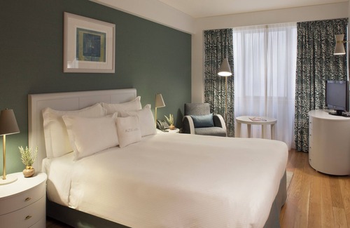 Santo Antonio Hotel | 2 Homely Units at Altis Suites – Close to Avenida da Liberdade! Pets Allowed!