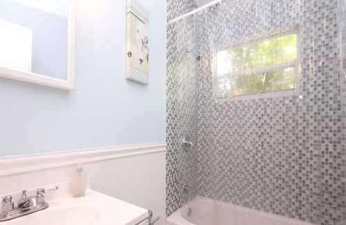 West Avenue Hotel | 2 Hotel Studios - S. Beach: Walk to Everything! Sleeps 12