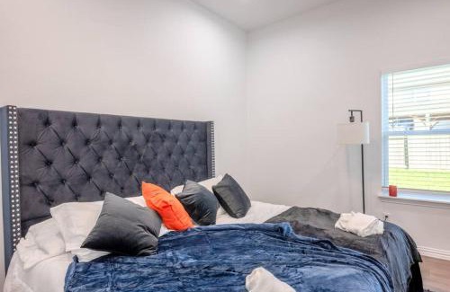 Southeast Houston Apartment | 2 Houses for Large Groups Near NRG, Toyota Stadiums