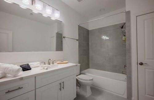Southeast Houston Apartment | 2 Houses for Large Groups Near NRG, Toyota Stadiums