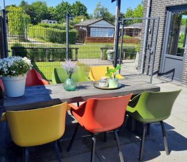 Dirkshorn Villa | 2 huizen naast elkaar honden welkom omheinde tuin sauna buitenbad 10 personen