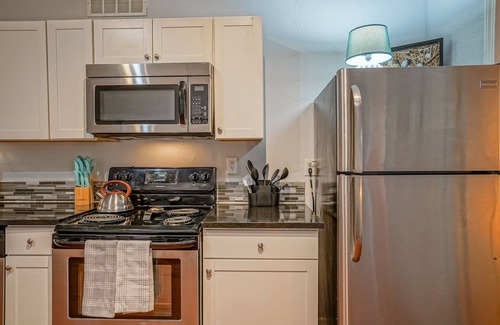 West Old Town Apartment | #2 in Old Town, 2bd/2ba, near I-40