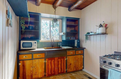 Raynolds Addition Apartment | 2 King Bds/2bath Near Downtown