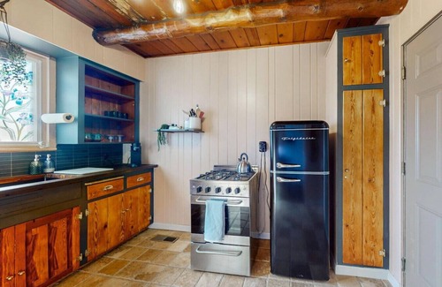 Raynolds Addition Apartment | 2 King Bds/2bath Near Downtown