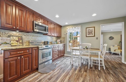 Peachtree City House | 2 King Beds , 8 miles to Trilith, Pets friendly, Quiet neighborhood