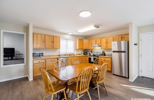 Bayshore - Klatt House | 2 King Suites! 4 bedrooms + bonus room. Great for groups! 2 complete units.