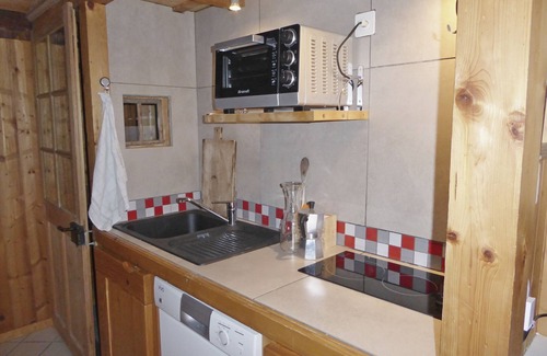 Vers L'Eglise Ski Chalet | 2-level apartment in a traditional chalet 2 steps from the slopes