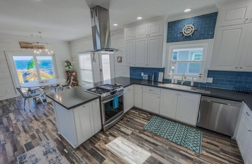 San Leon House | 2 Lodge Combo - Sleeps 30 w/Pool + Private Pier