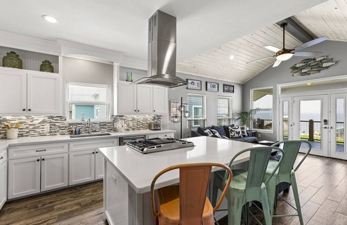 San Leon House | 2 Lodge Combo - Sleeps 30 w/Pool + Private Pier