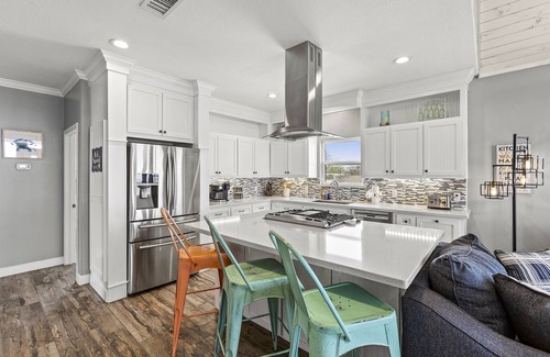 San Leon House | 2 Lodge Combo - Sleeps 30 w/Pool + Private Pier