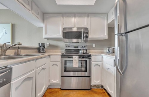 Downtown Austin Apartment | 2 Loft Units in Austin | Spacious Balcony & Kitchen | Walk to Dining & Nightlife