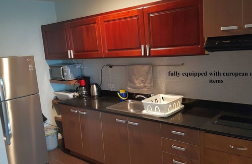 Lapu-Lapu Condo | 2 Lux. 2BR-condos next door total 4BR - B-2 pools - beach amazing seaviews