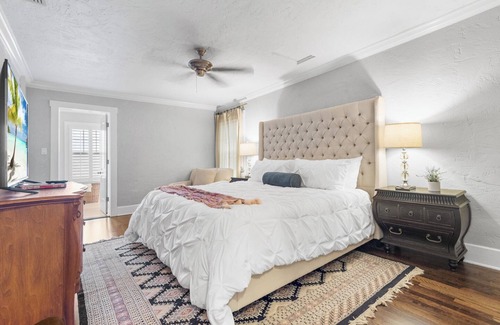 Northboro Park House | 2 Mansions! HTD Pool, Hot tub, Sleeps 22, Fire Pit