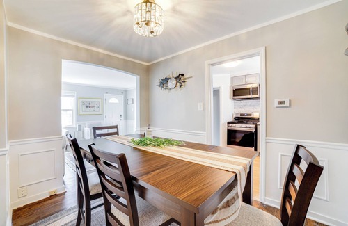 Jeffrey Manor House | 2 Mi to Calumet Park & Beach: Windy City Escape!