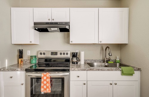 Downtown Phoenix Apartment | 2 Mi to Dtwn & Chase Field: Condo w/City View!