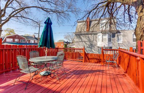 Harrisburg - Hershey House | 2 Mi to Dtwn Harrisburg Escape with Furnished Deck!