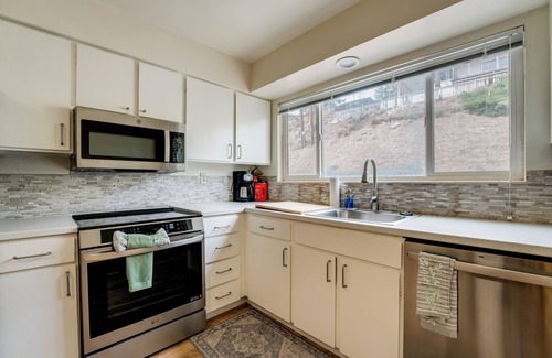 Northeast Reno House | 2 Mi to Dtwn Reno & UNR: City-View Townhome!