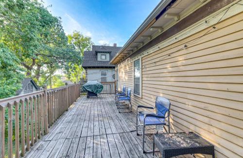 Lowry Hill East Apartment | 2 Mi to Dtwn! Walkable Minneapolis Apt with Deck