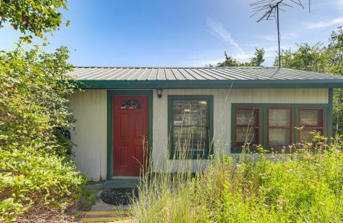 Lake Whitney House | 2 Mi to Fishing on Lake Whitney Cottage with Deck