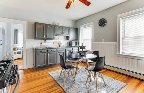 North Providence Apartment | 2 Mi to Governor Notte Park: Apt w/Balcony!