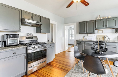 North Providence Apartment | 2 Mi to Governor Notte Park: Apt w/Balcony!