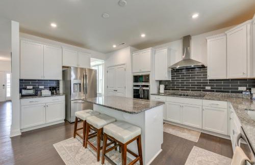 South Belmont House | 2 Mi to Historic Dtwn Belmont Family Gem with Patio
