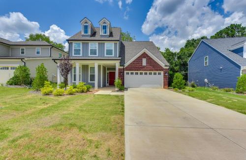South Belmont House | 2 Mi to Historic Dtwn Belmont Family Gem with Patio