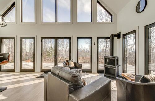 Lutsen House | 2 Mi to Lutsen Mtns Modern Cabin with Fire Pit!