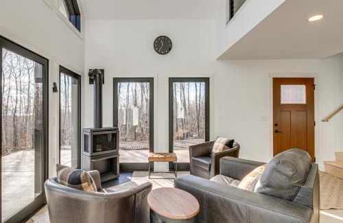 Lutsen House | 2 Mi to Lutsen Mtns Modern Cabin with Fire Pit!