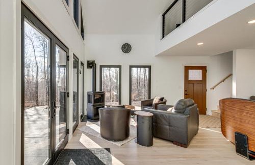 Lutsen House | 2 Mi to Lutsen Mtns Modern Cabin with Fire Pit!