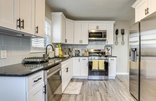 Piedmont Heights Apartment | 2 Mi to Midtown Chic Apartment in Atlanta!