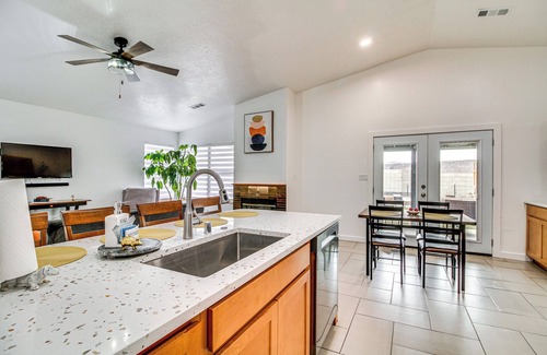 Westside Cottage | 2 Mi to Petroglyph Natl Monument: Updated Home