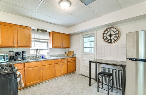 South Chicago Apartment | 2 Mi to Rainbow Beach Park: South Side Charmer!