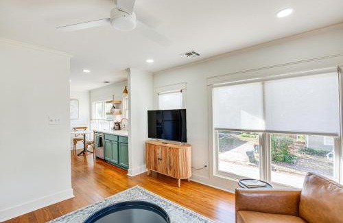 Tyler Apartment | 2 Mi to Tyler Rose Garden Vibrant Apartment!