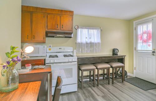 South Floral Park Apartment | 2 Mi to UBS Arena WFH-Friendly Couples Retreat