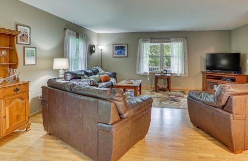 Warsaw House | 2 Mi to Woodbury Wildlife Area Cozy Farmhouse!