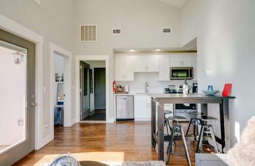 Cleveland Park House | 2 miles to Downtown/2 Private Baths/ Perfect for Couples/2 miles 2 Broadway