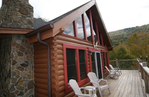 Slaty Fork House | 2 Miles to Snowshoe Secluded 3BR Log Cabin on 9 acres Hot Tub Waterfall WIFI