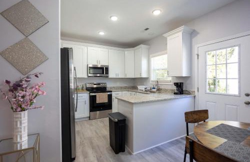 Burlington House | 2 Min to Downtown - 9 to Elon - Fast Wi-Fi