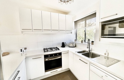 Cottesloe Apartment | 2 minute walk from the Waters Edge