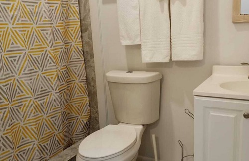 Lubbers Quarters Cay Apartment | 2 minutes from Downtown 5 minutes from the airport. 2 minutes from ferry