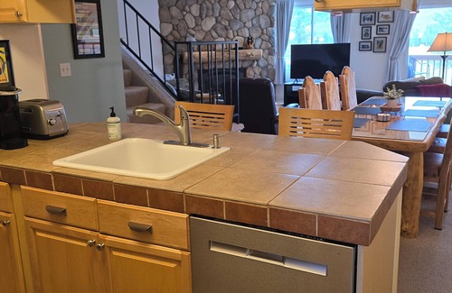 Summit Cove Condo | 2 Minutes to Keystone Ski Resort! Cozy, spacious and quiet condo with balcony