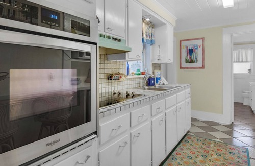 Seagrove Beach House | 2 Minutes to the Beach; Close to Seaside, Vintage Cottage in Old Seagrove