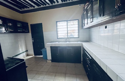 Galu Bed & Breakfast | 2 minutes walk to the Beach!3 bedroom villa